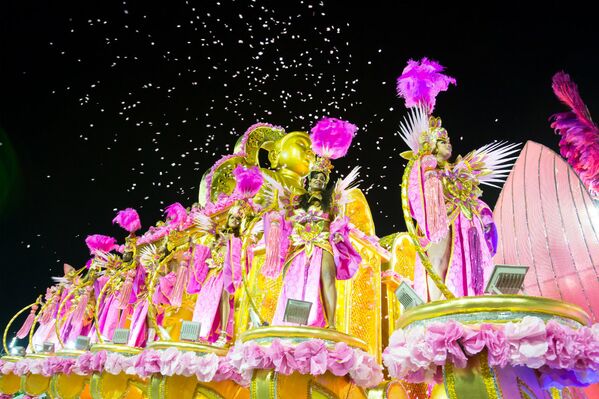 Império Serrano retornou ao Grupo Especial e abriu o carnaval do Rio de Janeiro neste domingo (11) - Sputnik Brasil