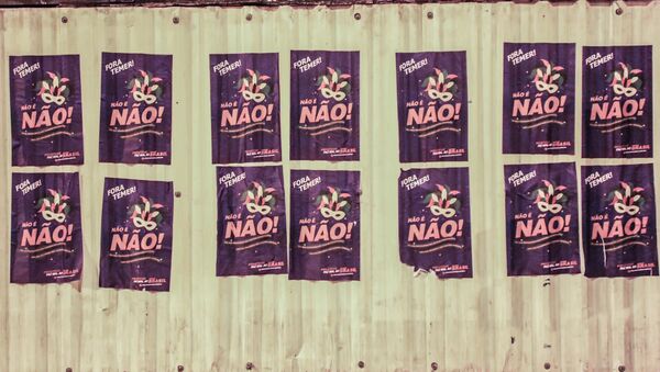 Cartazes de Movimentos Sociais com a frase Não é Não espalhados no centro do Rio de Janeiro para o Carnaval. Foto de 13 de fevereiro de 2018. - Sputnik Brasil