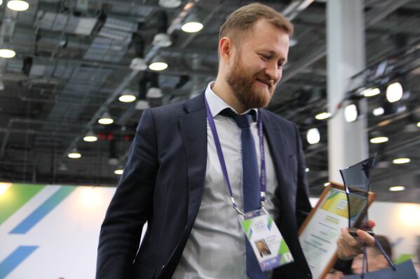 Andrei Zimenkov, funcionário da empresa Rostelekom, de Moscou, recebe título de vencedor do concurso Líderes da Rússia - Sputnik Brasil