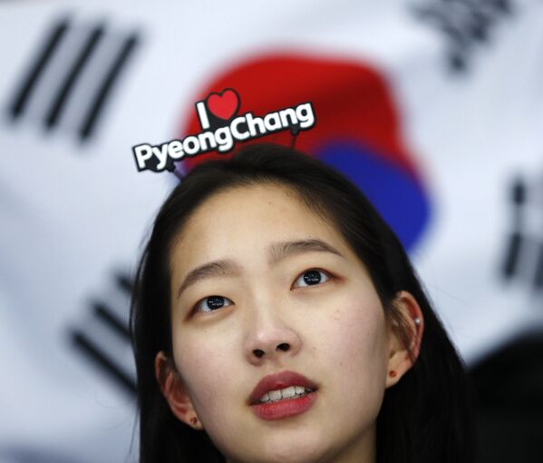 Torcedora sul-coreana nos Jogos Olímpicos de Inverno em Pyeongchang - Sputnik Brasil