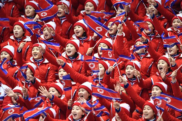 Animadoras de torcida norte-coreanas nos Jogos Olímpicos de Inverno em Pyeongchang - Sputnik Brasil