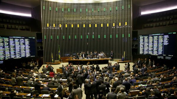 Plenário da Câmara dos Deputados durante sessão para votação da intervenção federal na segurança pública do Rio de Janeiro - Sputnik Brasil