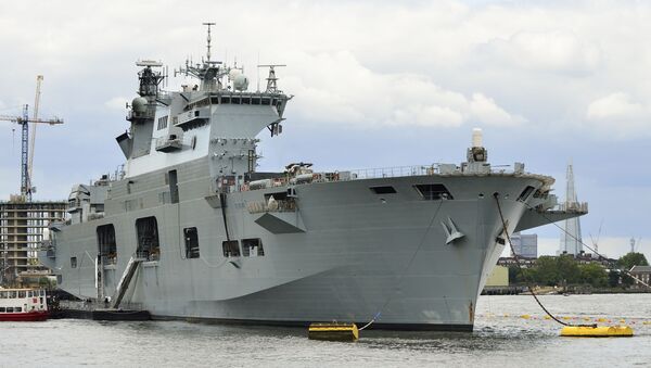 HMS Ocean durante as Olimpíadas de Londres, em 2012. - Sputnik Brasil