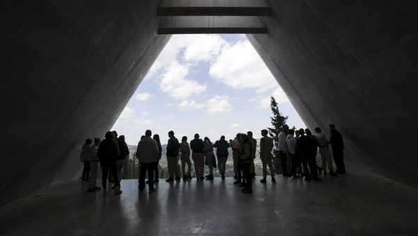 Visitantes no Museu de História do Holocausto de Yad Vashem em Jerusalém - Sputnik Brasil