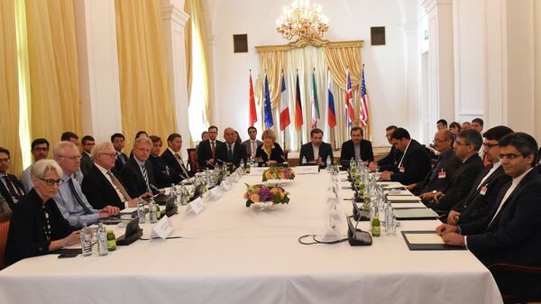 Representantes da União Europeia, EUA, Reino Unido, França, Alemanha, Rússia, China e Irã durante as negociações sobre o acordo nuclear com o Irã, em Viena (foto de arquivo) - Sputnik Brasil