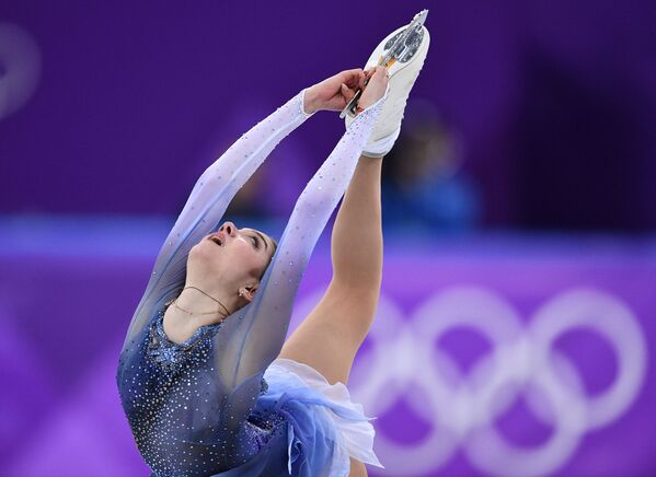 Atleta russa de patinação artística Yevgenia Medvedeva durante as Olimpíadas de Inverno 2018 em PyeongChang - Sputnik Brasil
