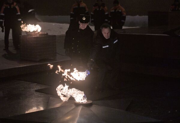 Fogo Eterno do Túmulo do Soldado Desconhecido no centro de Moscou, no Dia do Defensor da Pátria, celebrado na Rússia em 23 de de fevereiro - Sputnik Brasil