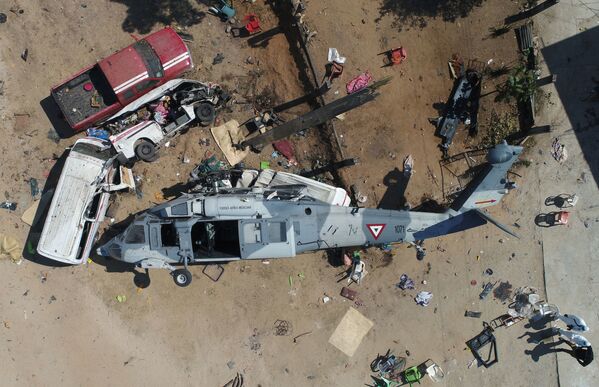 Helicóptero militar que acidentou em Santiago Jamiltepec, no México, matando 13 pessoas no terreno - Sputnik Brasil