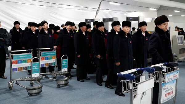 Delegação norte-coreana de 32 pessoas na aldeia olímpica de Gangneung - Sputnik Brasil
