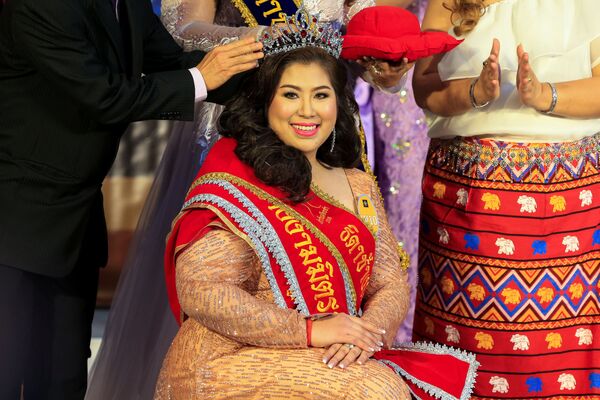 Vencedora do concurso de beleza para mulheres corpulentas Miss Jumbo 2018, na Tailândia, em 24 de fevereiro de 2018 - Sputnik Brasil
