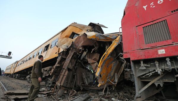 Destroços de trem após grave colisão em Kom Hamada, na província egípcia de Behaira - Sputnik Brasil