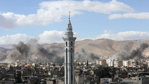 Fumaça em Ghouta Oriental, Síria (foto de arquivo) - Sputnik Brasil
