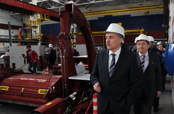 Candidato à Presidência Pavel Grudinin visita empresa Klever do grupo industrial Rostselmash durante sua visita a Rostov-no-Don - Sputnik Brasil