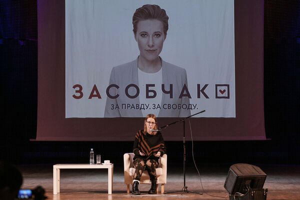 Candidata do partido Iniciativa civil, Ksenia Sobchak, durante um encontro com os habitantes da cidade de Murmansk, em fevereiro de 2018 - Sputnik Brasil
