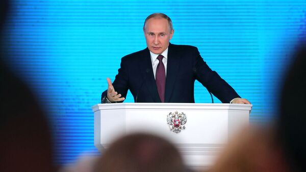 Vladimir Putin faz seu discurso anual perante a Assembleia Federal, em Moscou, no 1 de março de 2018 - Sputnik Brasil