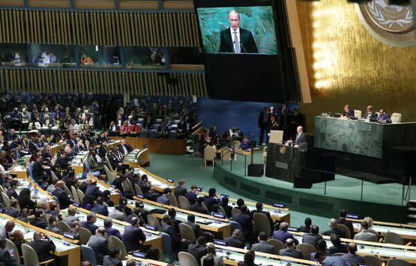 Presidente russo, Vladimir Putin, discursa durante a sessão plenária da 70ª sessão da Assembleia Geral da ONU em Nova York, em 28 de setembro de 2015 - Sputnik Brasil