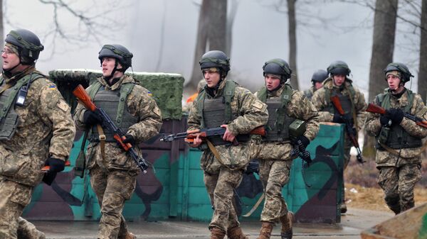 Militares ucranianos durante manobras no polígono de Yavorov, na região de Lvov, na Ucrânia (foto de arquivo) - Sputnik Brasil