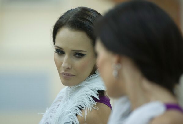 Finalista do concurso Miss Terra 2012, Natalia Pereverzeva, durante aula de coreografia - Sputnik Brasil