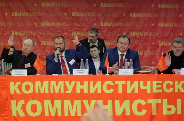 Líder do partido Comunistas da Rússia, Maksim Suraikin, participa do congresso em que os delegados aprovam a candidatura do partido às eleições presidenciais de 2018, 24 de dezembro de 2017 - Sputnik Brasil