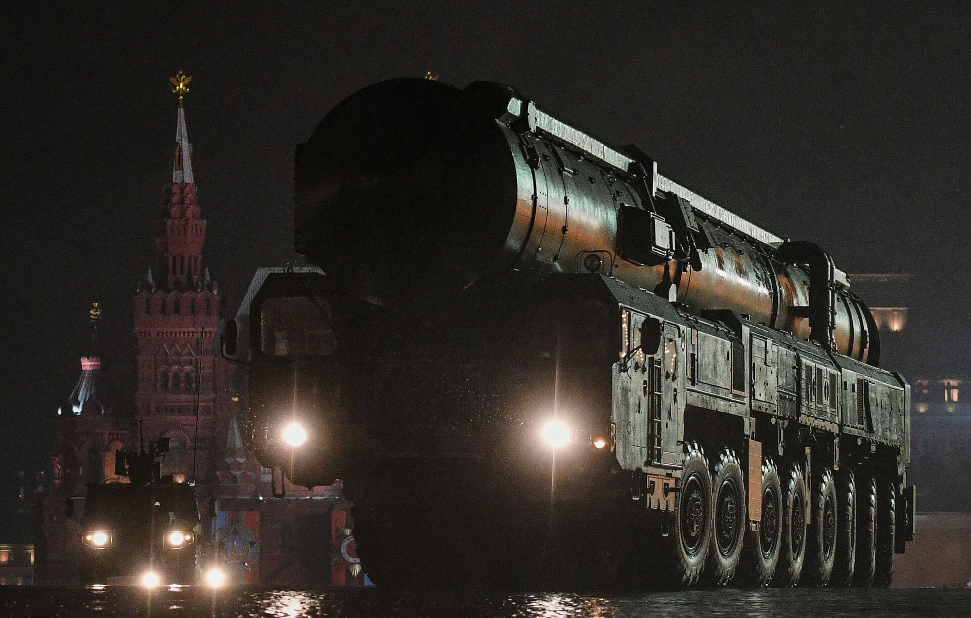 Exército da Rússia será equipado em breve com novos tipos de armamentos, afirma Putin - Sputnik Brasil, 1920, 29.06.2021