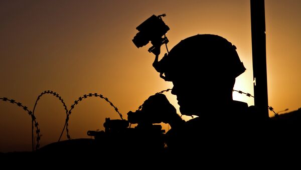 Soldado norte-americano da Equipe de Combate da 4ª Brigada da 101ª Divisão Aerotransportada mantém a segurança durante treinamento de combate na Base Operacional Avançada Lightning, na província de Paktia, Afeganistão, 3 de outubro de 2013 - Sputnik Brasil