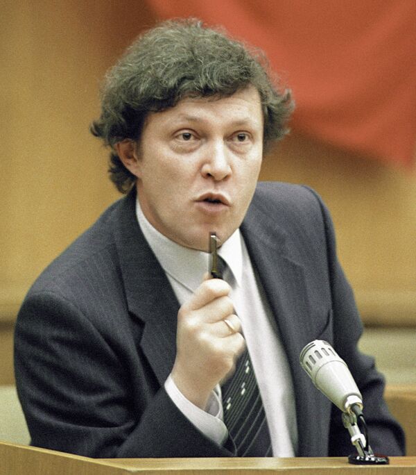 Deputado popular da República Socialista Federativa Soviética da Rússia e primeiro vice-presidente do Conselho de Ministros da República Socialista Federativa Soviética da Rússia, Grigory Yavlinsky, durante um discurso, novembro de 1990 - Sputnik Brasil