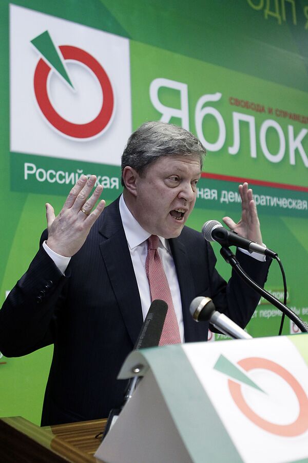 Líder do partido Yabloko, Grigory Yavlinsky, discursa durante a segunda etapa do XVI Congresso do partido em uma cidade da região de Moscou, dezembro de 2011 - Sputnik Brasil