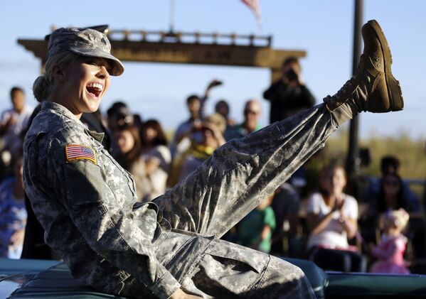 Mulher militar da Guarda Nacional dos EUA - Sputnik Brasil