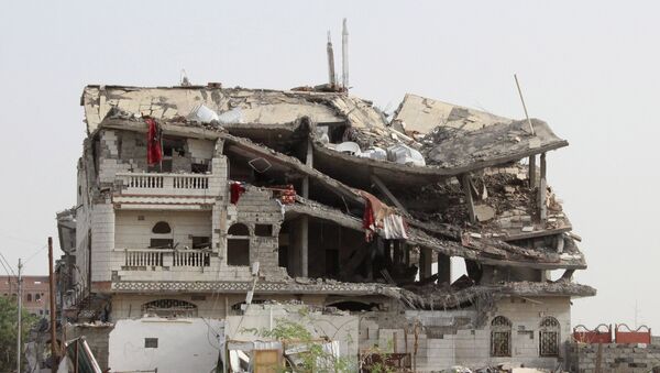 Casa destruída após ataque aéreo da Arábia Saudita a Hajja, no Iêmen. - Sputnik Brasil