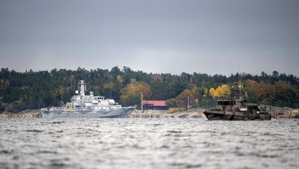 Navios suecos buscando um misterioso submarino russo - Sputnik Brasil