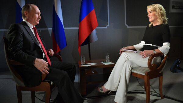 Presidente russo, Vladimir Putin, falando com Megyn Kelly durante a entrevista ao canal NBC (foto de arquivo) - Sputnik Brasil