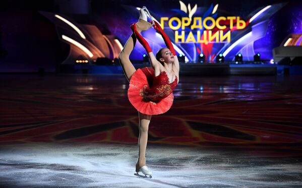 Alina Zagitova durante o show de patinação artística Festa de Atletas Olímpicos. Campeões em Moscou - Sputnik Brasil