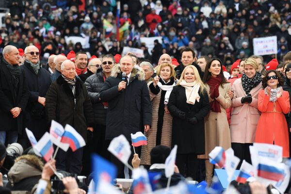 Candidato à Presidência da Rússia em 2018, Vladimir Putin, durante o comício Por uma Rússia Forte! no estádio de Luzhniki, em Moscou - Sputnik Brasil