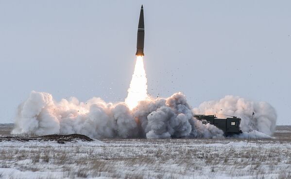 Lançamento do míssil balístico do complexo Iskander-M a partir do polígono de Kapustin Yar, na região russa de Arkhangelsk - Sputnik Brasil