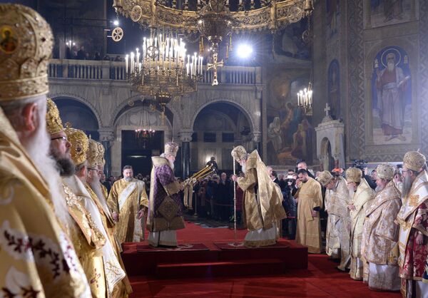 Patriarca Kirill, a mais alta autoridade da Igreja Ortodoxa Russa, junto com Patriarca da Bulgária e o Metropolita de Sófia Neofit durante uma liturgia na Catedral de Aleksandr Nevsky, em Sófia - Sputnik Brasil