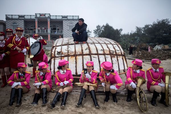 Participantes do festival The Dash of the Ocean Gods (Corrida de Deuses do Mar, em inglês) na província chinesa de Fujian - Sputnik Brasil
