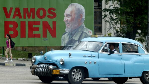 Cartaz com foto do líder cubano Fidel Castro - Sputnik Brasil
