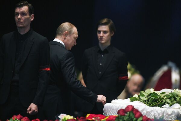 Presidente russo, Vladimir Putin, no funeral do famoso ator e diretor russo Oleg Tabakov - Sputnik Brasil