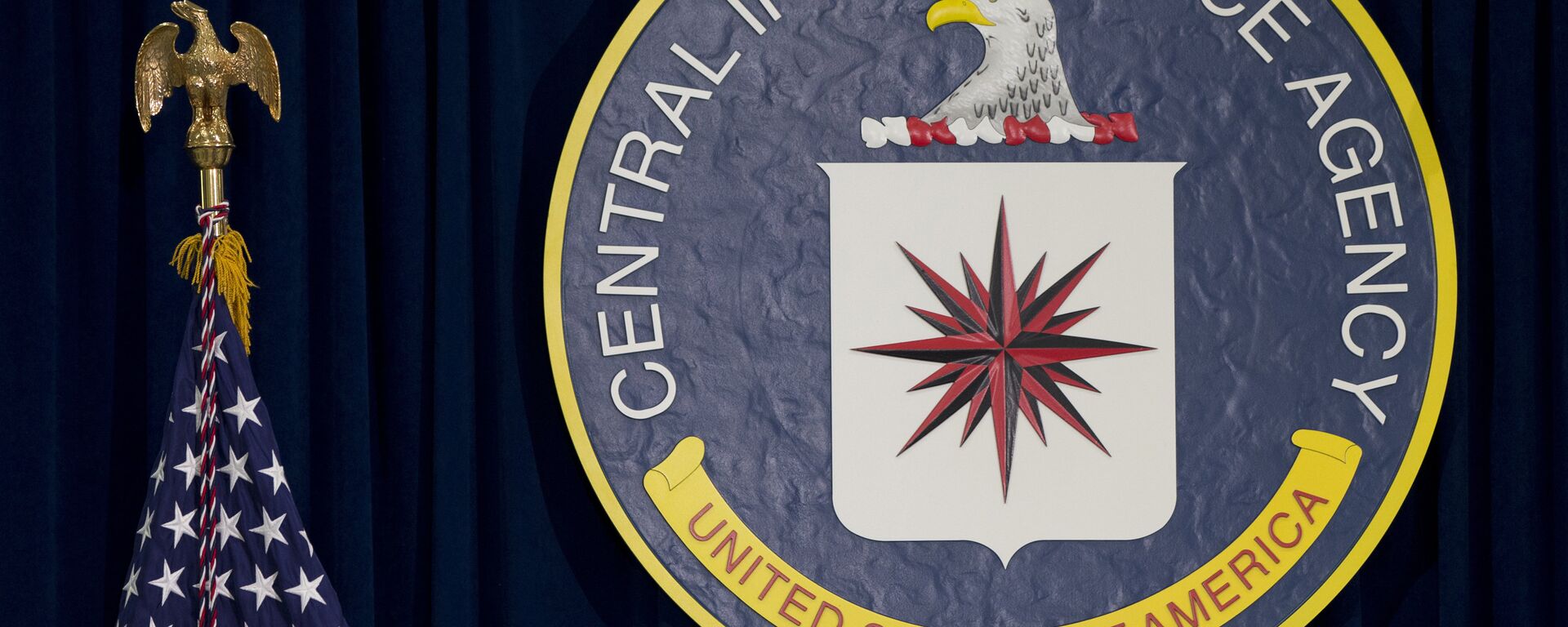 Emblema da CIA em sua sede em Langley, Virgínia, EUA - Sputnik Brasil, 1920, 16.05.2023