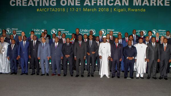 Líderes Africanos posam para uma foto em grupo durante encontro com o objetivo de criação de um acordo de livre comércio conjunto dentro do continente. O evento aconteceu entre os dias 17 e 21 de março em Kigali, capital de Ruanda. - Sputnik Brasil