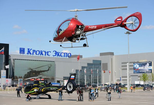 Helicóptero Dynali H2S chega para a participação da HeliRussia 2015, no centro internacional de exposições Crocus Expo, em Moscou. - Sputnik Brasil
