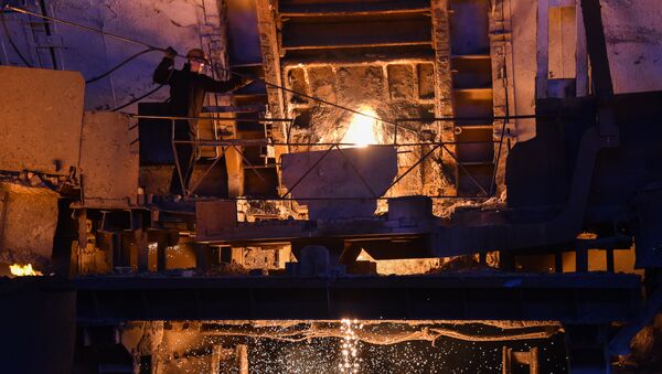 Produção de aço na fábrica russa Vyksa Steel Works, região de Nizhny Novgorod, na Rússia, 2 de março de 2018 - Sputnik Brasil