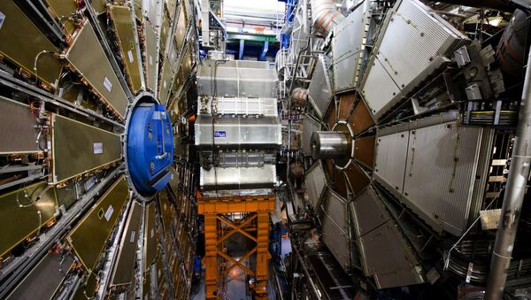 Interior do túnel do Atlas, o maior detector de partículas do mundo localizado na fronteira entre Suíça e França - Sputnik Brasil