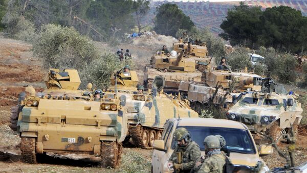 Forças turcas avançando em Afrin, Síria - Sputnik Brasil