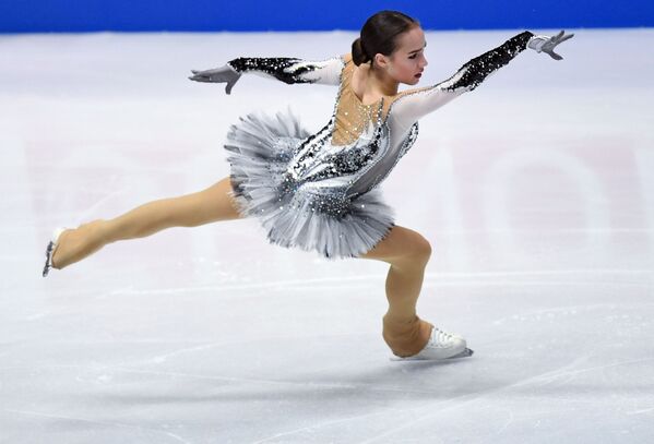 A patinadora russa Alina Zagitova durante o Campeonato Mundial de Patinação Artística, em Milão, na Itália. - Sputnik Brasil