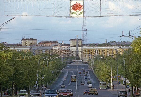 Capital bielorrussa, Minsk, também foi danificada durante Segunda Guerra Mundial. Os moradores locais participaram ativamente na reconstrução da cidade - Sputnik Brasil