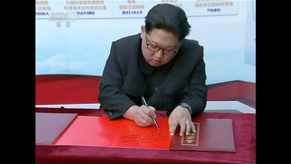 Líder norte-coreano, Kim Jong-un, durante visita não oficial a Pequim, entre 25 e 28 de março de 2018 - Sputnik Brasil