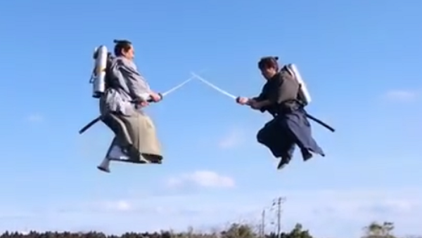 Samurais lutam voando no ar - Sputnik Brasil