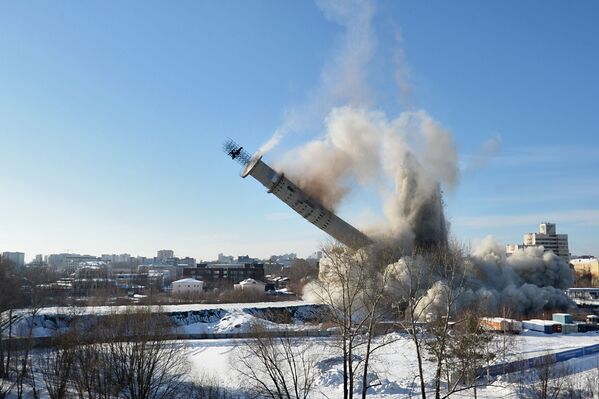 Demolição da torre de televisão na cidade russa de Ekaterinburgo. A construção da torre foi suspensa no último ano da existência da URSS - Sputnik Brasil