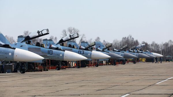 Caças multifuncionais Su-30 e Su-35 nas competições - Sputnik Brasil